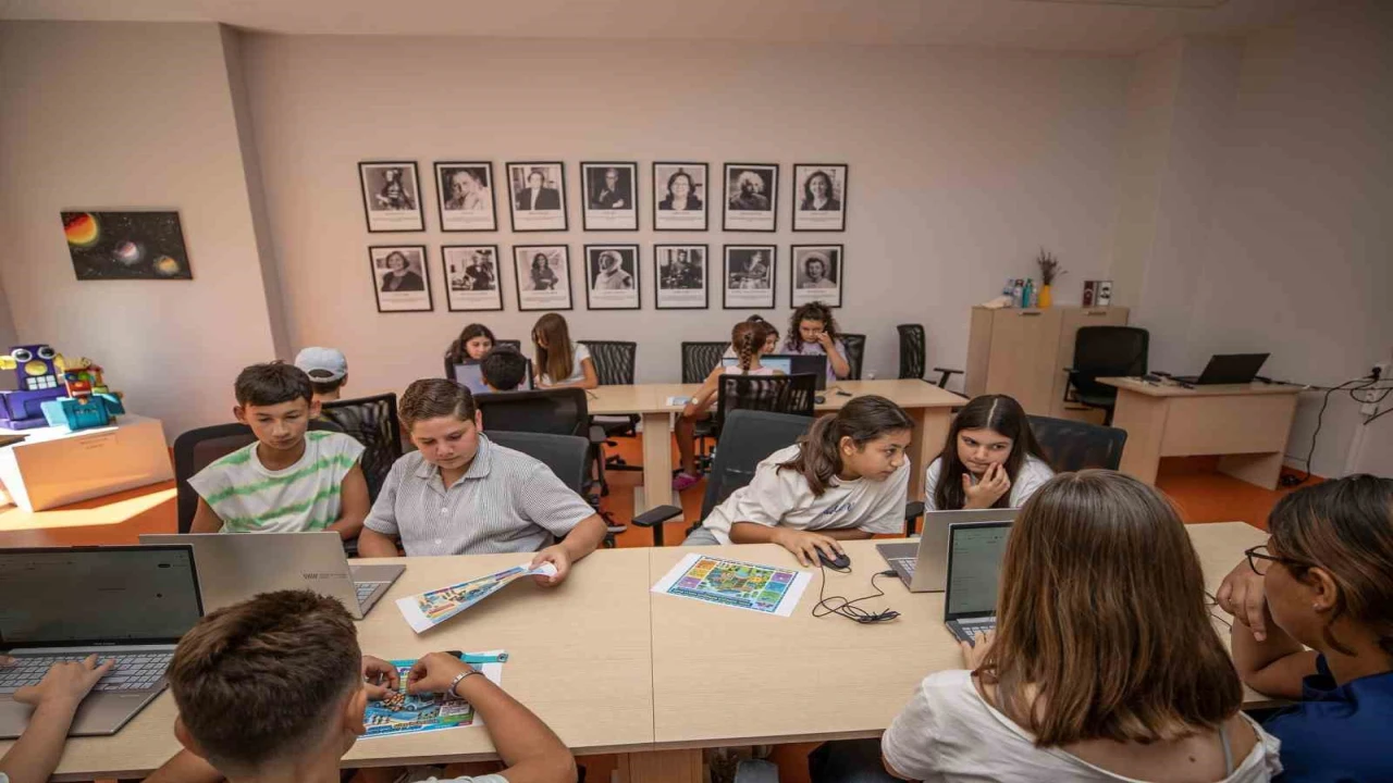 Mersinde çocuklar yapay zekayla geleceği tasarlıyor