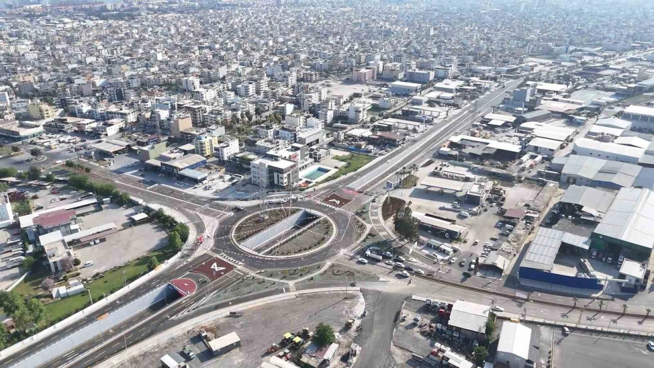 Mersinde Hal Katlı Kavşağı trafiği rahatlattı, esnaf memnun kaldı