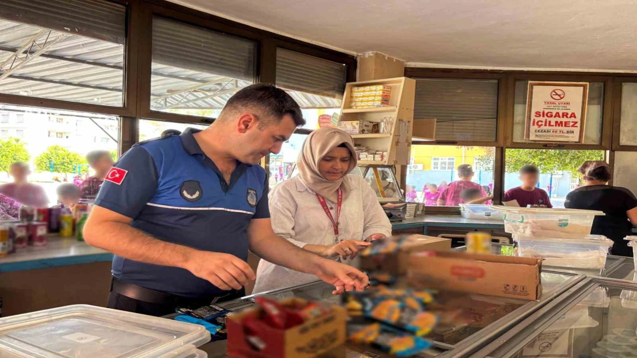 Mersinde okul kantinlerine denetim: Tarihi geçmiş ürünler imha edildi