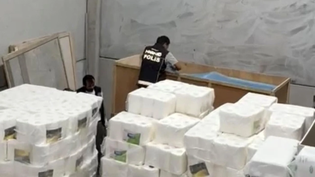 Mersinde uyuşturucu imalathanesi operasyonunun bilançosu ağırlaştı: 298 bin sentetik ecza hapı ele geçirildi