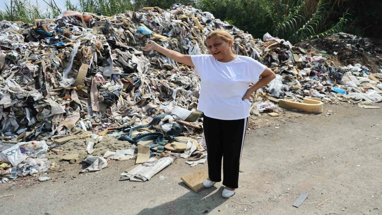 Okul önündeki arazi atık deposuna döndü: Mahalleli kamera taktırdı, yine durmadılar