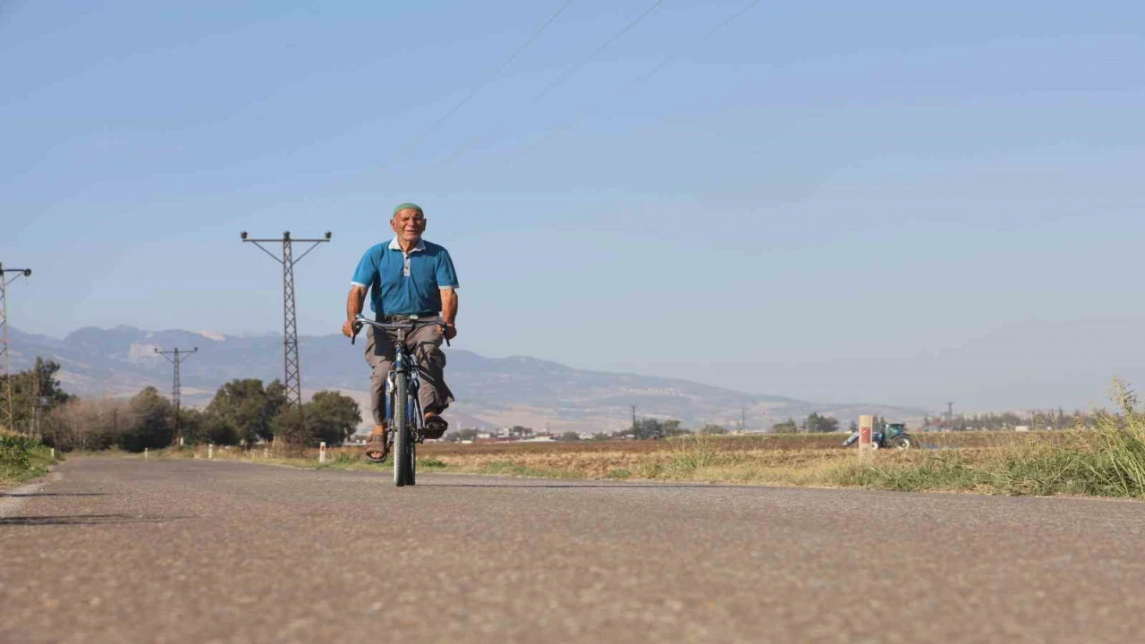 Ömrünü pedal çevirerek geçiren 85 yaşındaki yaşlı adam, Ne mazot ne gaz, pedal çevirmeye doyum olmaz bilinciyle günde 20 kilometre yol katediyor