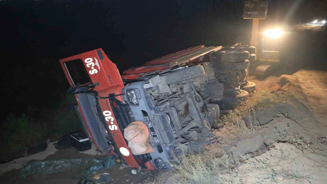 Orman yangınına müdahale eden arazöz devrildi: 2 işçi yaralandı