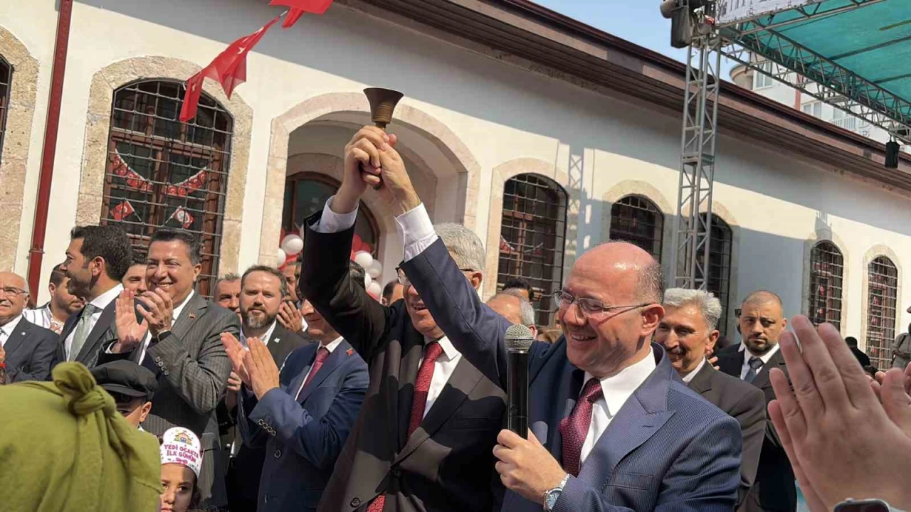 Osmaniyede 115 yıllık tarihi okul yeniden öğrencileriyle buluştu