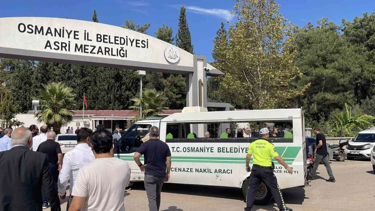 Osmaniyede saldırıda hayatını kaybeden öğretmen son yolculuğuna uğurlandı