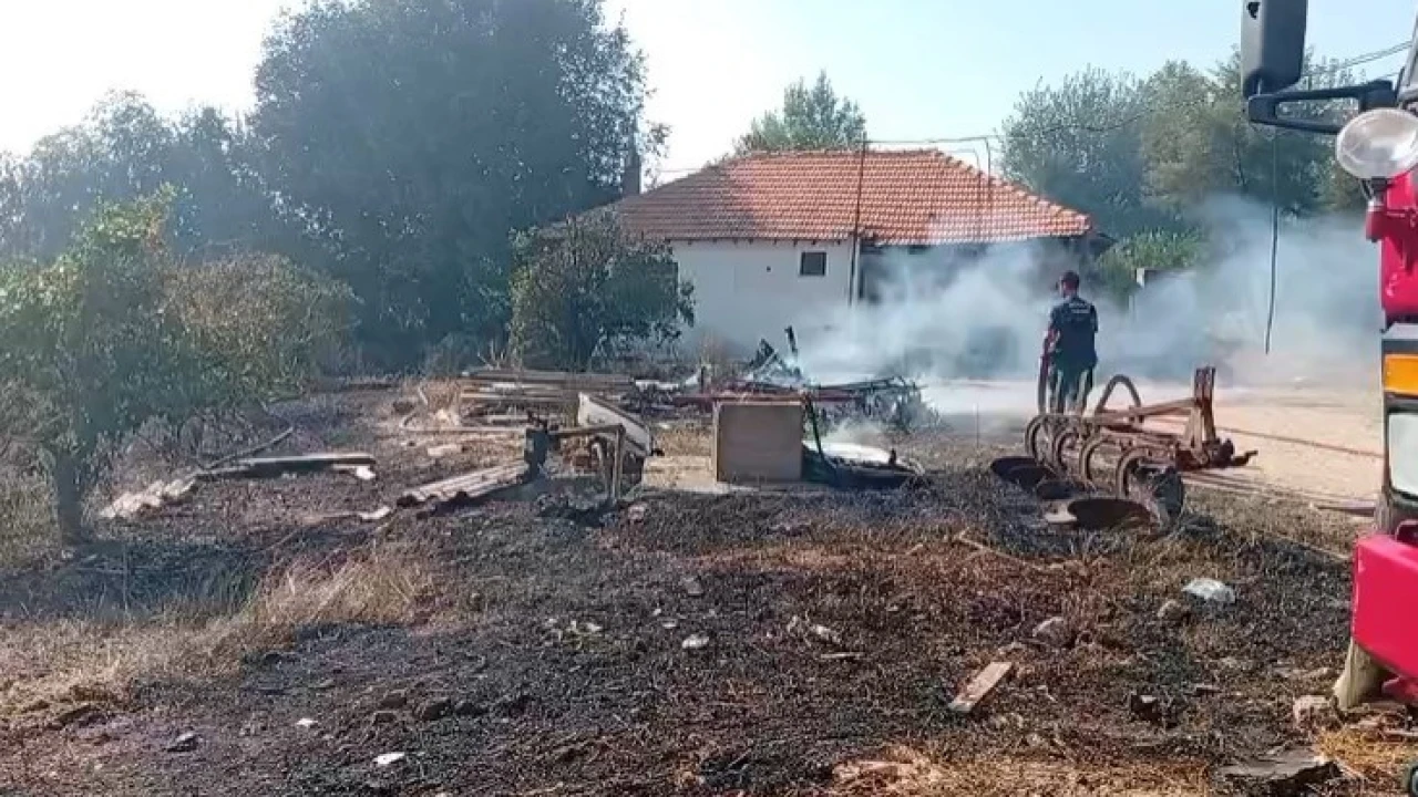 Serikte çıkan yangında biber serası zarar gördü, alevler eve metreler kala durduruldu