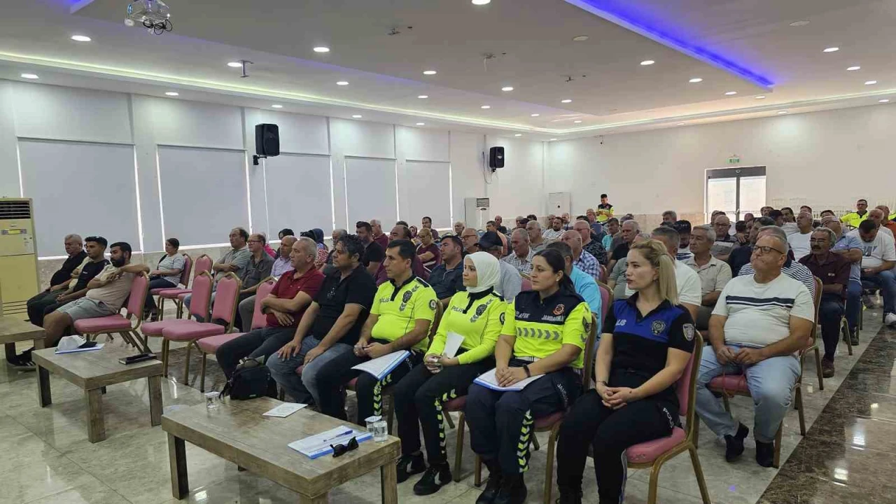 Silifkede okul servis sürücülerine trafik eğitimi