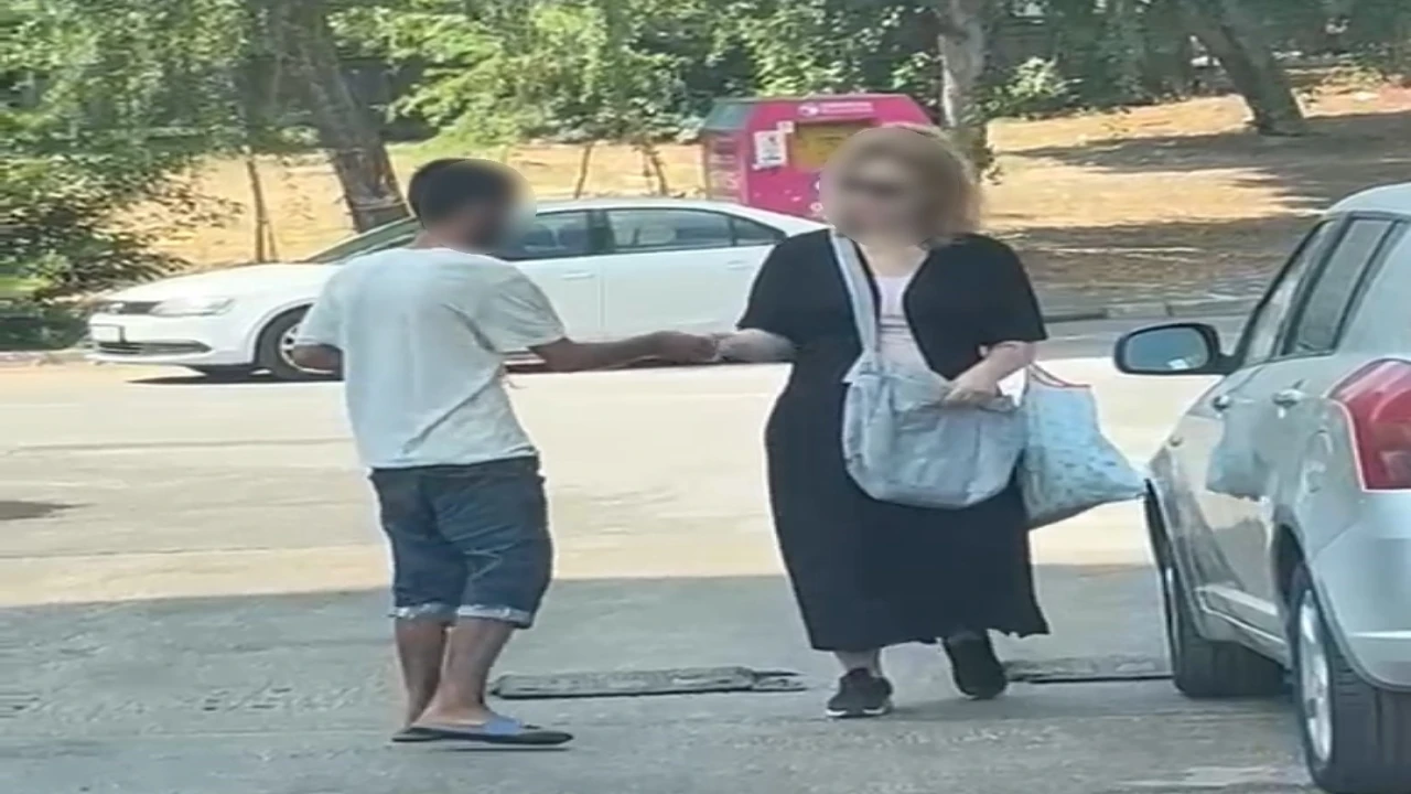 Sokak ortasında uçucu madde kullandı, kadının yolunu kesip para istedi