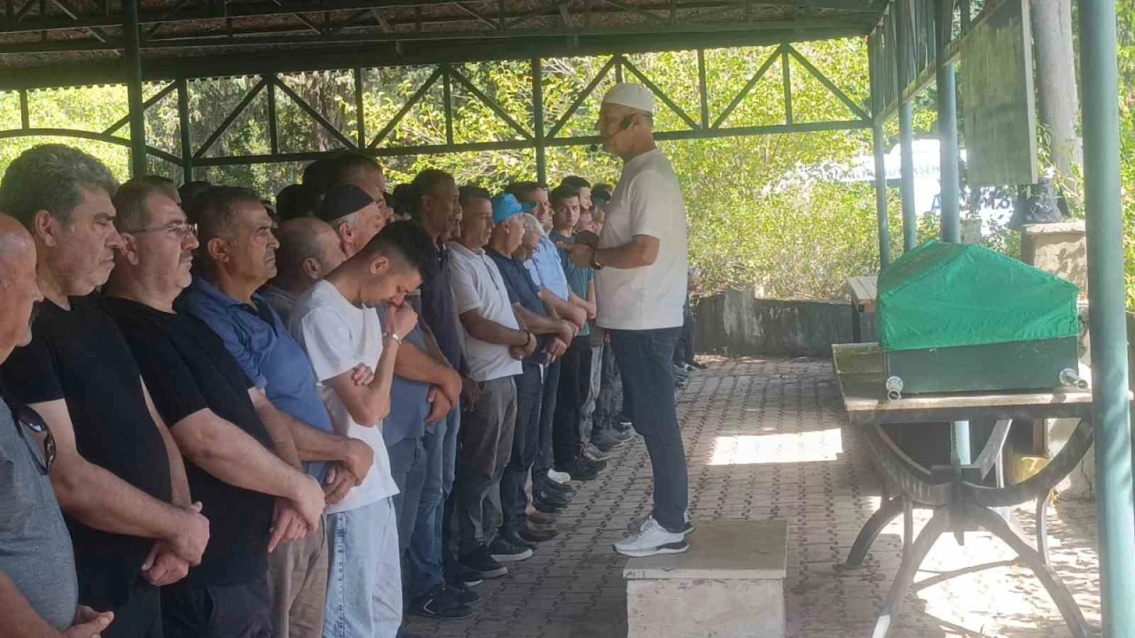Staj öncesi para biriktirmek için bir işyerine 15 günlüğüne kurye olarak giren çocuk, ilk iş gününde hayatını kaybetti