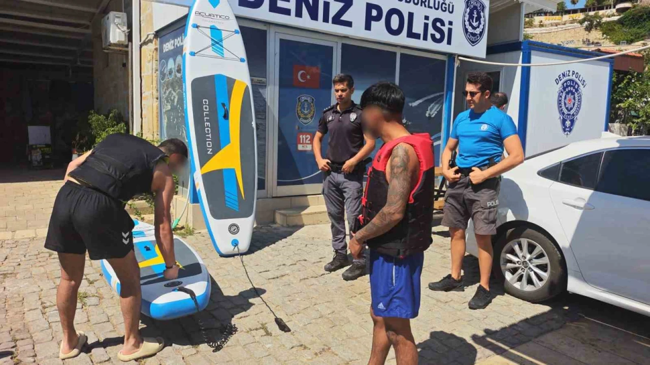 SUP ile denize açıldılar, kürekleri kırılınca kilometrelerce sürüklendiler
