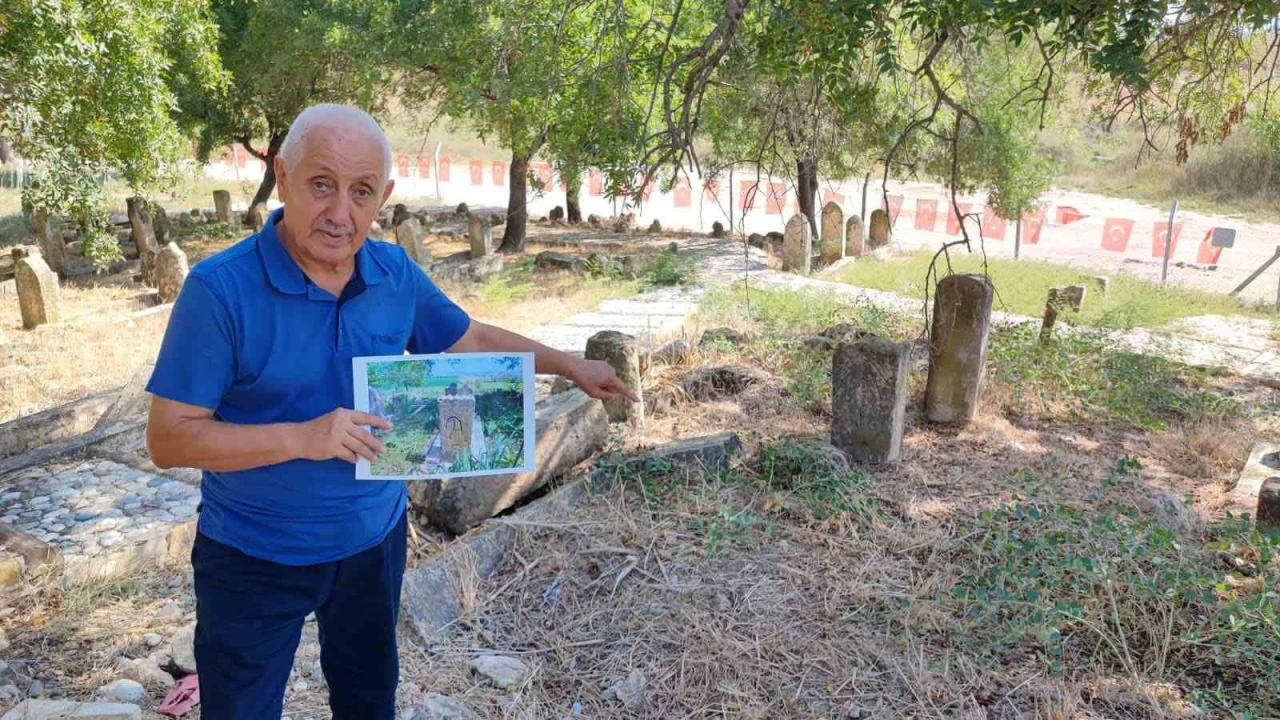Tarihi mezarlıktaki ok işaretli mezar taşı çalındı