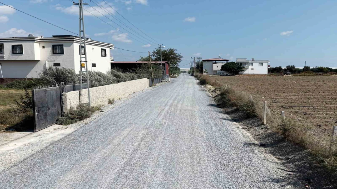 Tarsusta tarımsal ulaşım için 4 bin 200 metrelik yol yenilendi