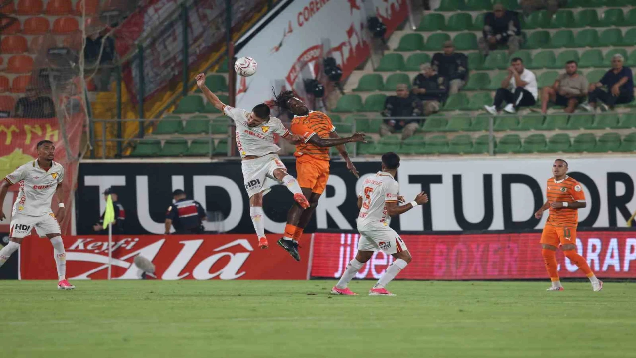 Trendyol Süper Lig: Corendon Alanyaspor: 0 - Göztepe: 1 (İlk yarı)