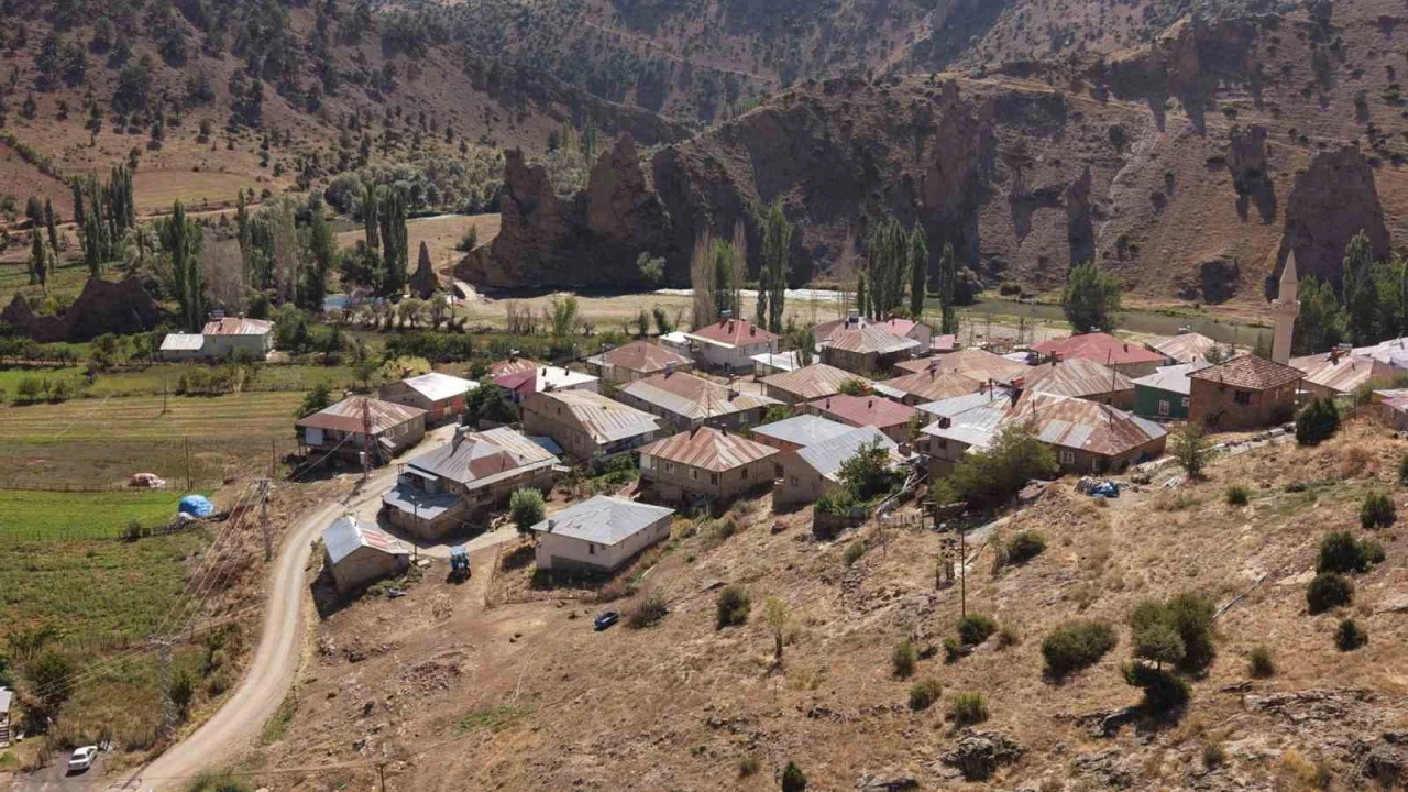 Tufanbeylide kayalıkların arasında tarih ve doğa izleri