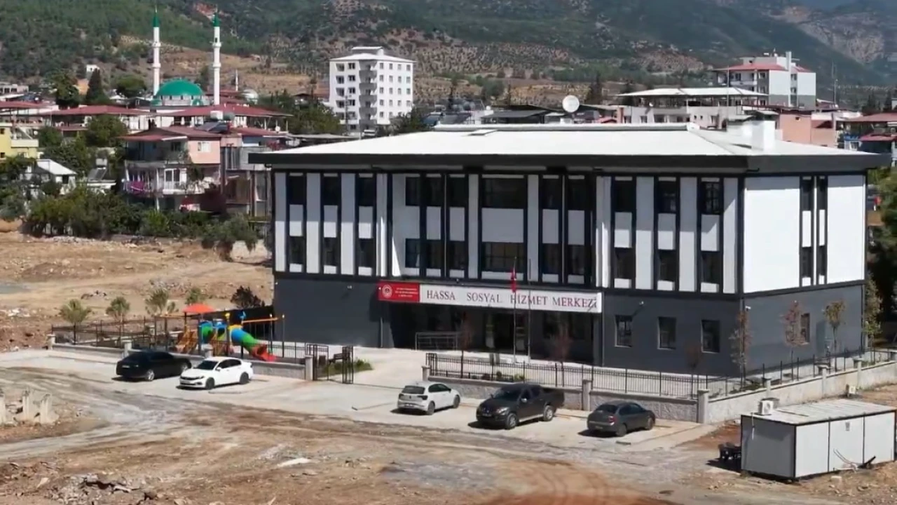 Vali Masatlı, Hassa sosyal hizmet merkezinde incelemelerde bulundu