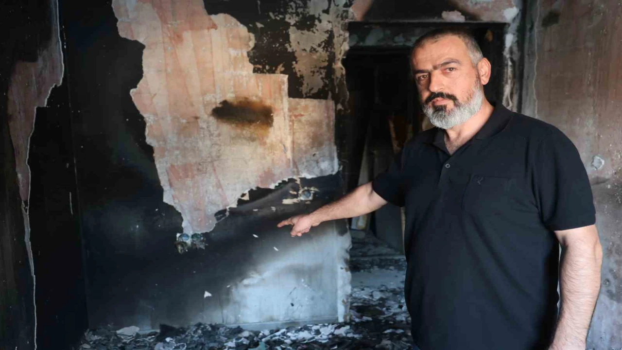 Yanmış daireden yayılan koku ve böcekler komşuları canından bezdirdi