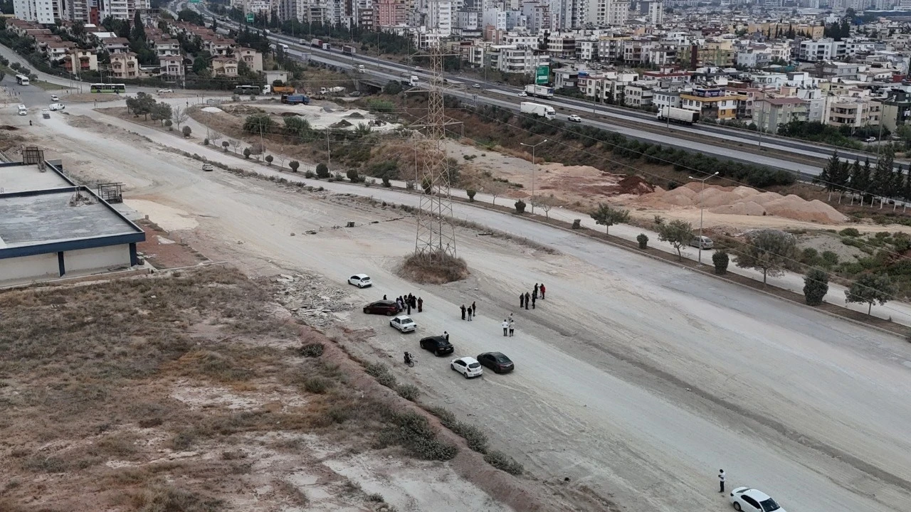 Yapımı bir türlü tamamlanmayan bulvar mahalleliyi isyan ettirdi