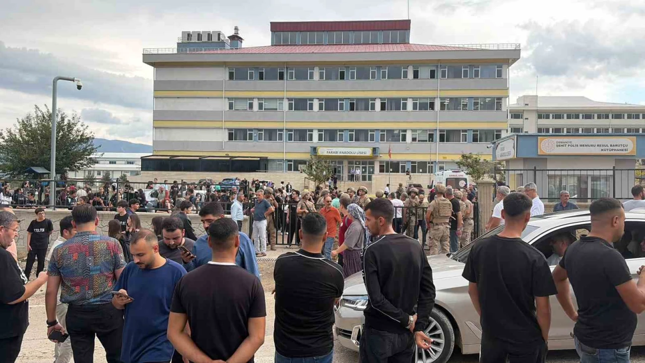 Yeğeni tarafından öğretmenin öldürüldüğü saldırıda, silah seslerini duyup okula koşanlar yaşananları anlattı