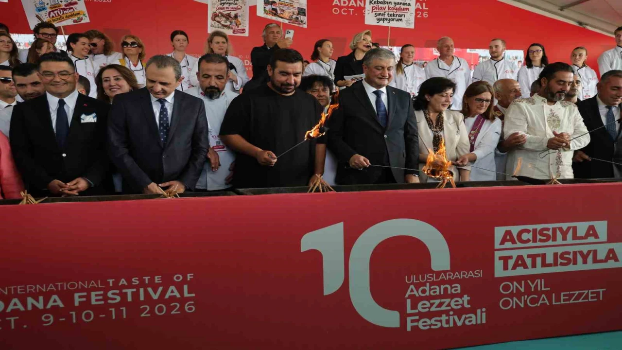 10uncu Uluslararası Adana Lezzet Festivalinin dev mangal ateşi yakıldı