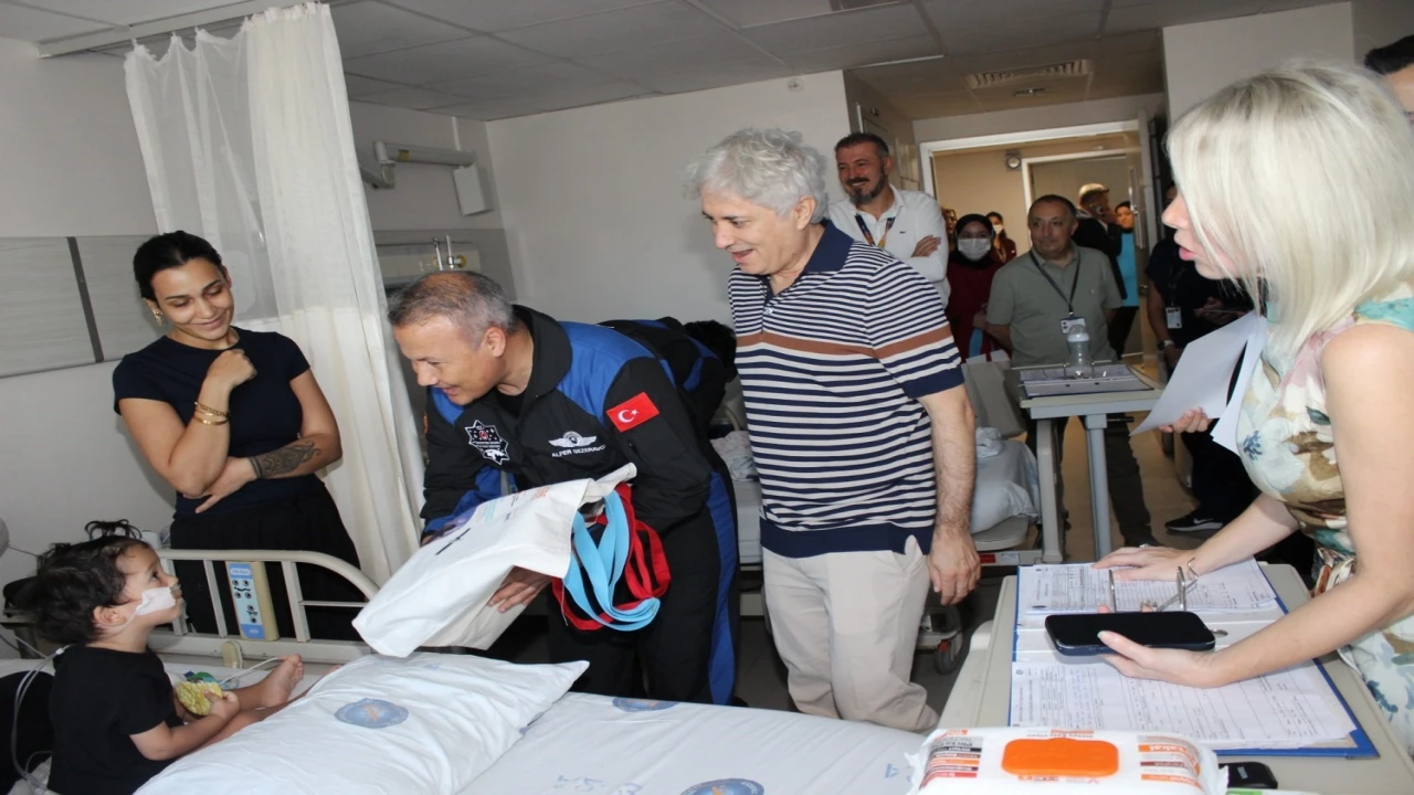 11 astronot Akdeniz Üniversitesinde çocuklar ve gençlerle buluştu