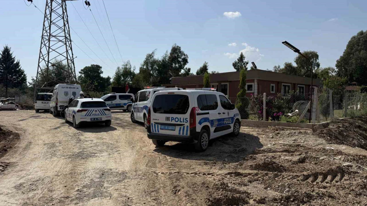 Adanada inşaat firmasının ofisine silahlı saldırı: 11 kurşun isabet etti