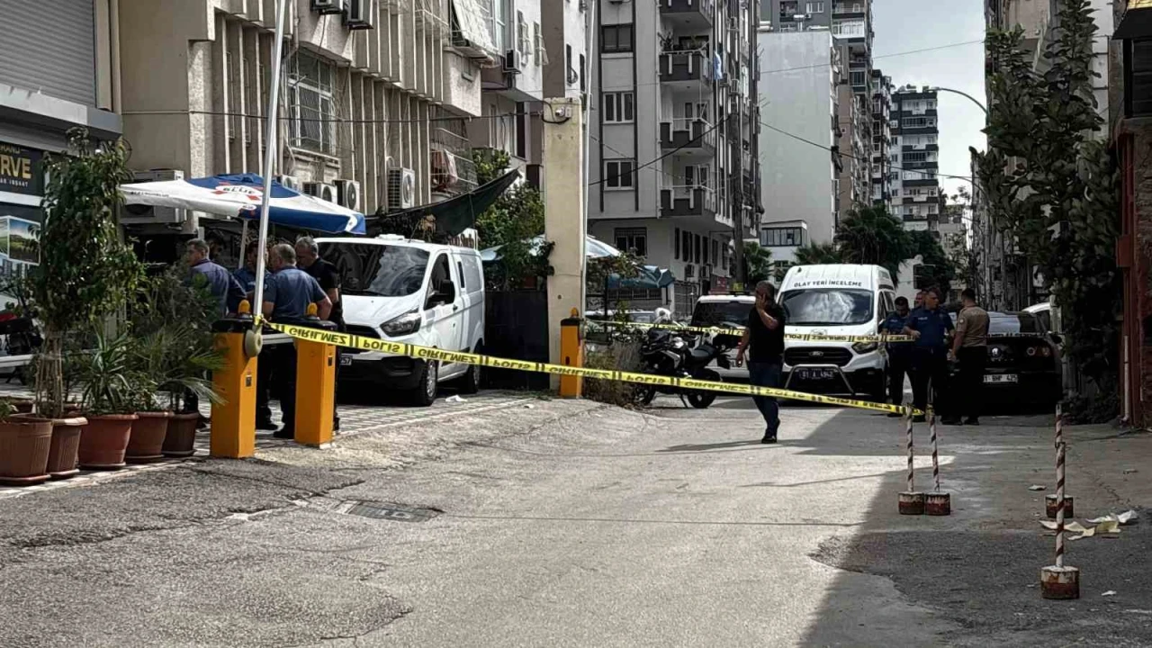 Adanada iş yeri önünde silahlı saldırı: 1 ölü, 1 yaralı