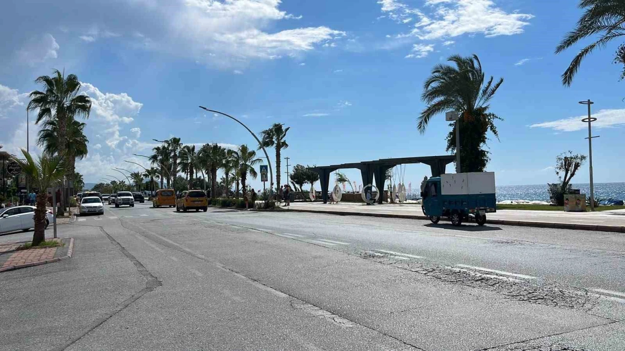 Alanyada otomobil ile motosiklet çarpıştı: 1 ölü, 1 yaralı