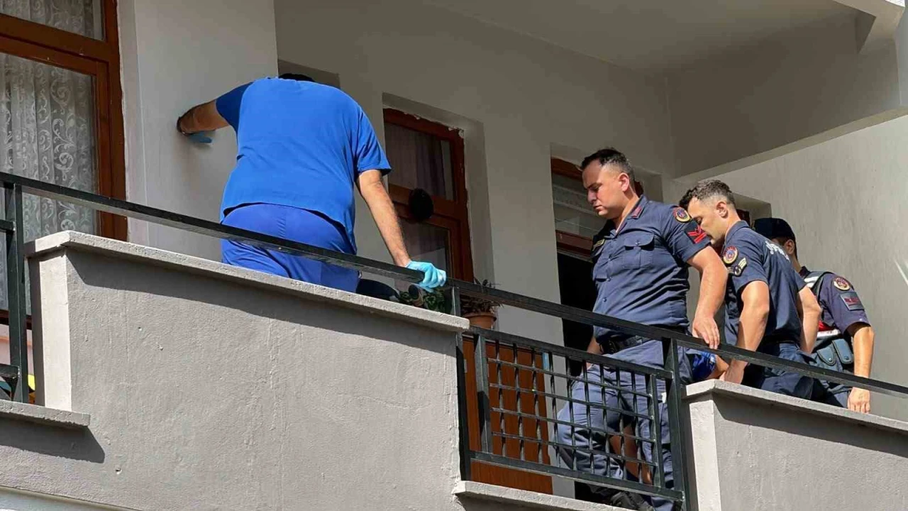 Alanyada tartıştığı kız kardeşini balkondan attı, ardından intihar etti