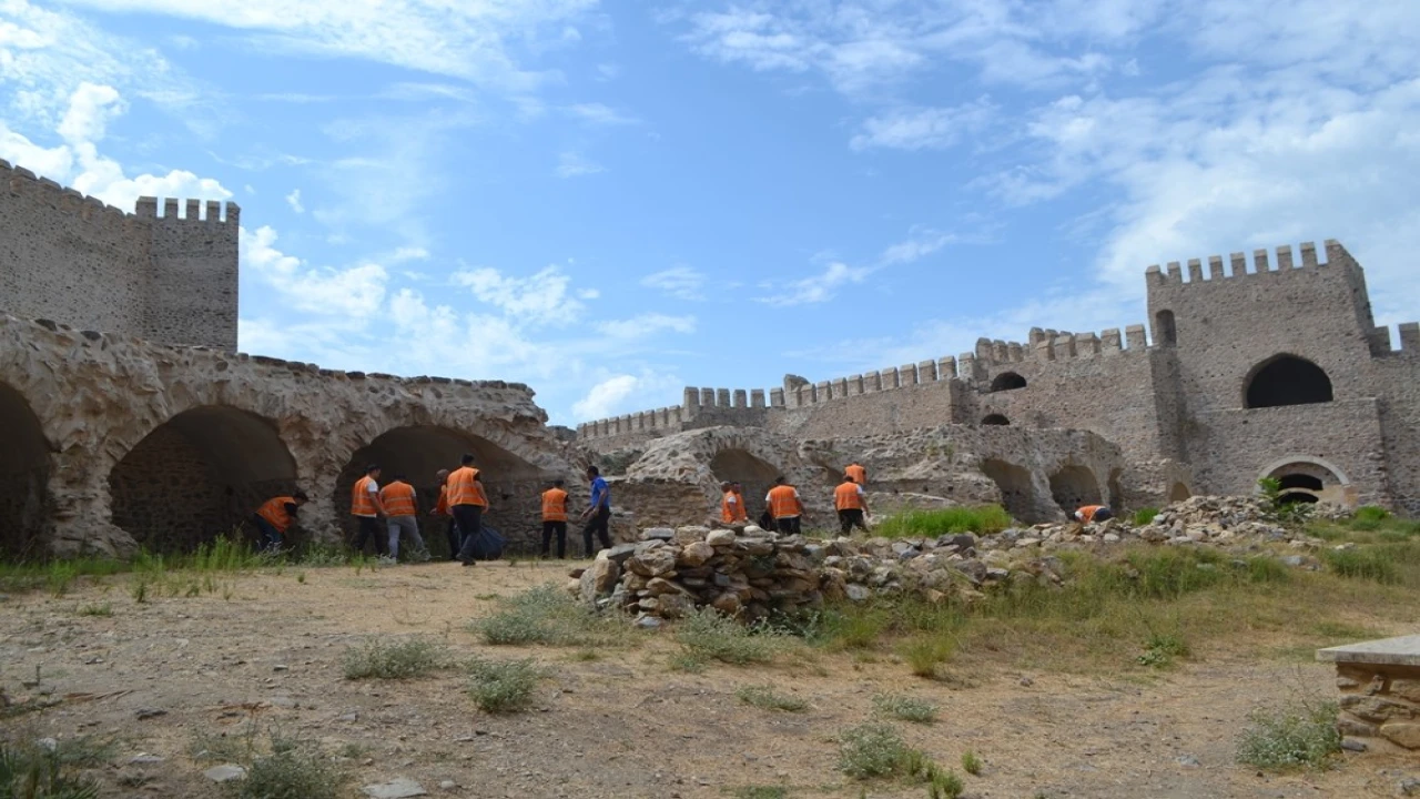 Anamurda hükümlüler tarihi mekânlarda çevre temizliği yaptı