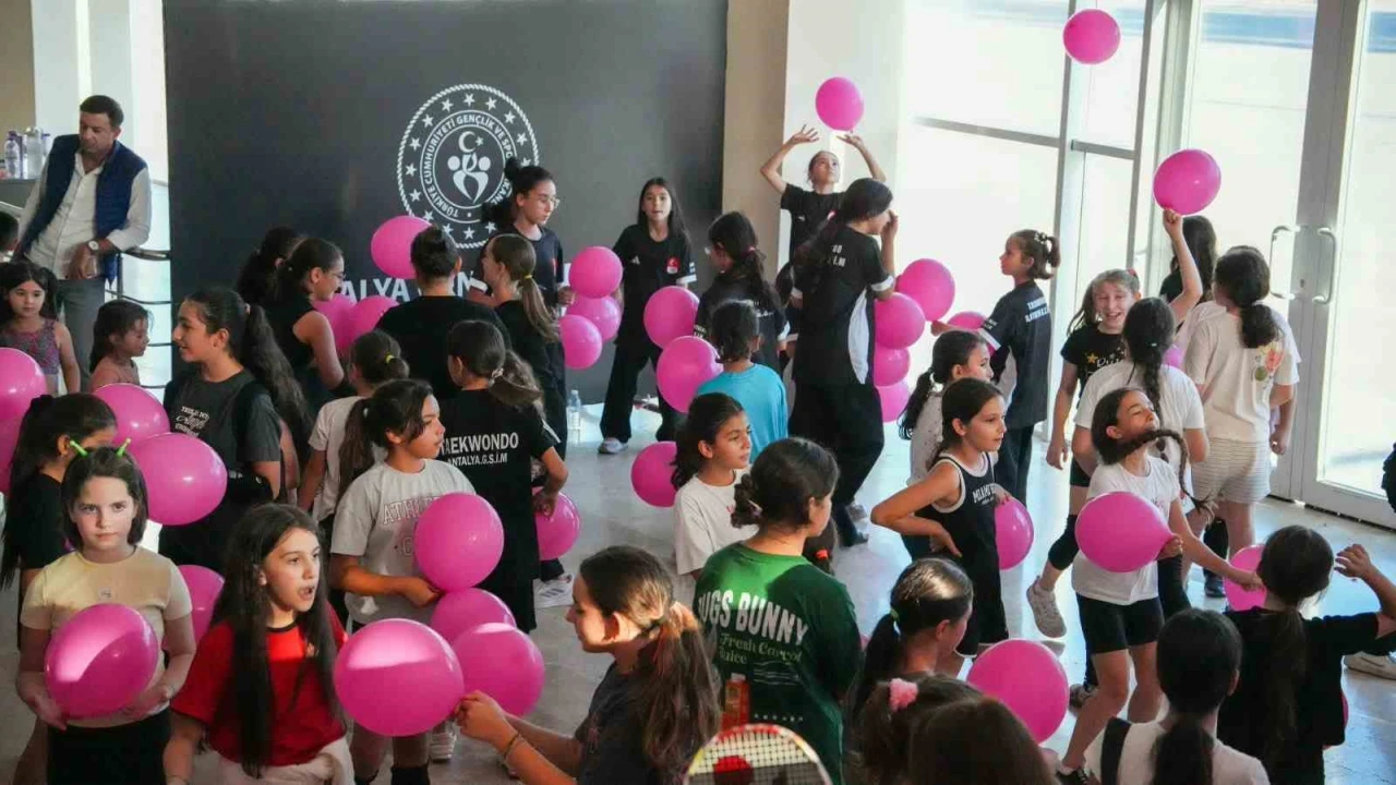 Antalyada Dünya Kız Çocukları Günü kutlandı