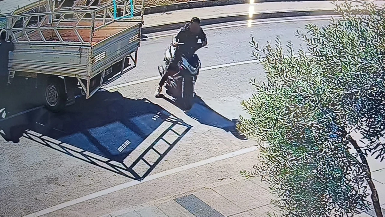 Antalyada kamyonetle çarpışan motosikleti kaza yerinden kaçırdı
