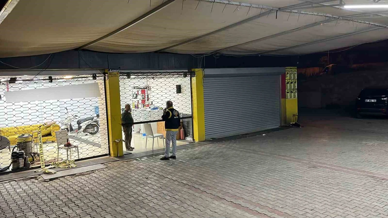 Antalyada oto yıkamacıda silahlı kavga: 1 ölü, 2 yaralı