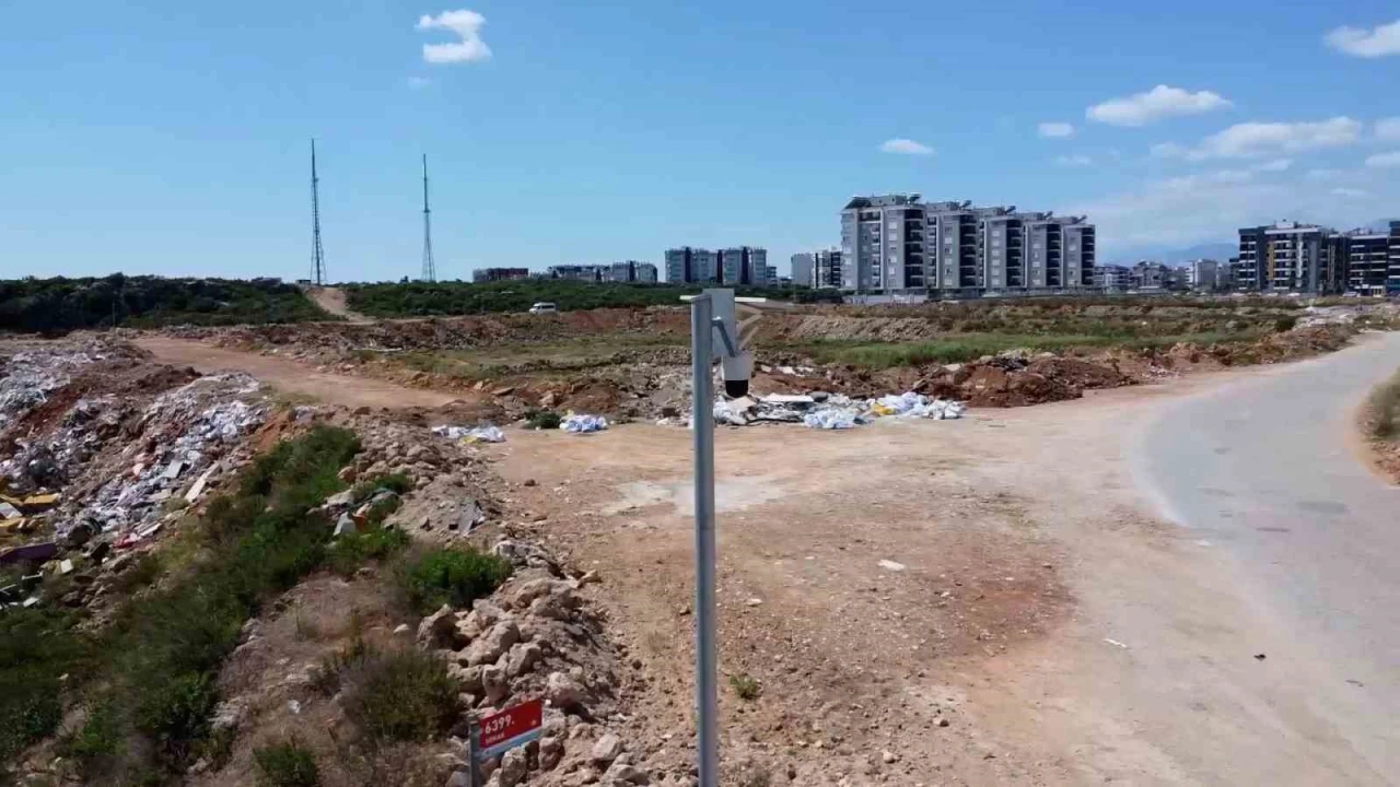 Antalyada seyir halindeyken yola harç döken beton mikserine 200 bin lira ceza