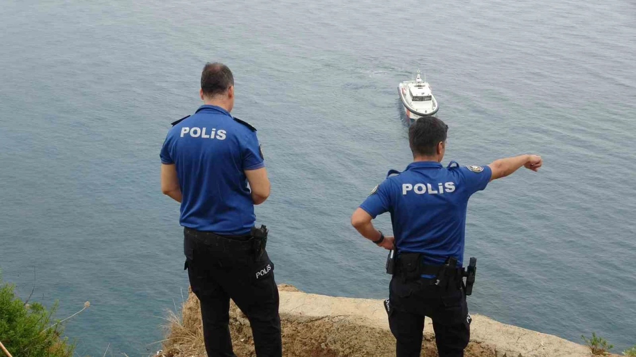 Antalyada Yardım edin çığlığı ekipleri alarma geçirdi