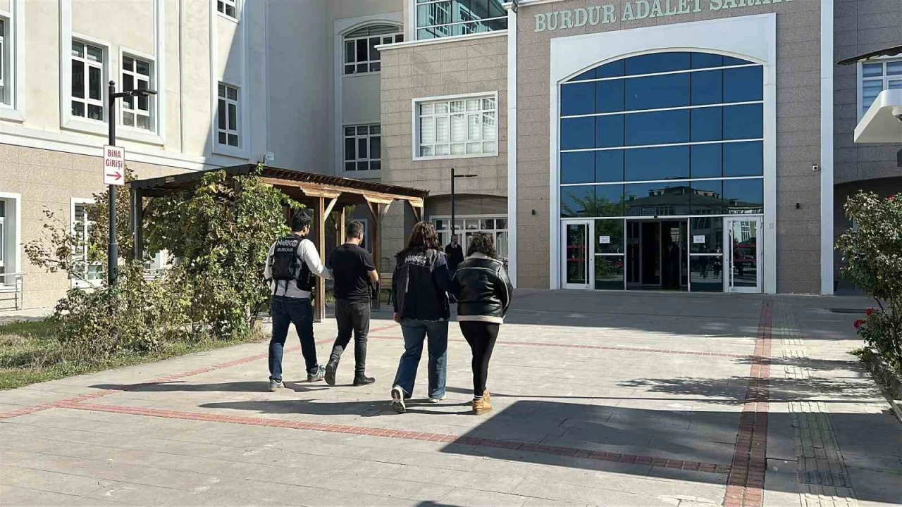 Burdurda 3 bin 97 kullanımlık sentetik kannabinoid ele geçirildi: 2 gözaltı