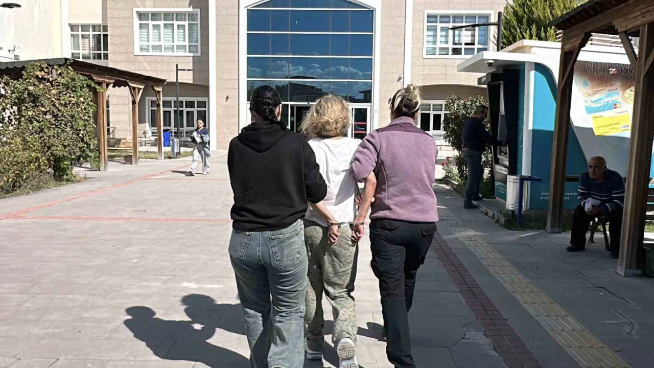 Burdurda araçların önüne atlayan ve polise direnen Ukraynalı kadın sınır dışı edilecek