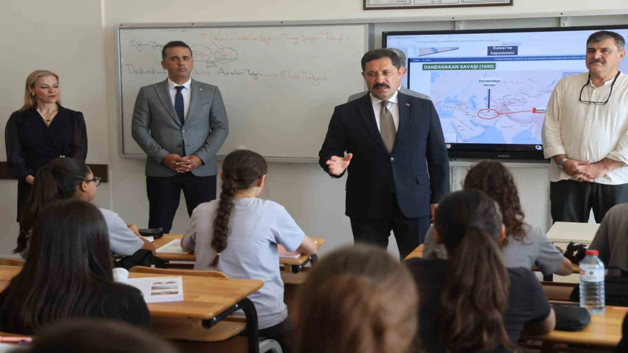 Depremde 210 eğitim kurumunun yıkıldığı Hatayda 254 yeni okul hizmete açıldı