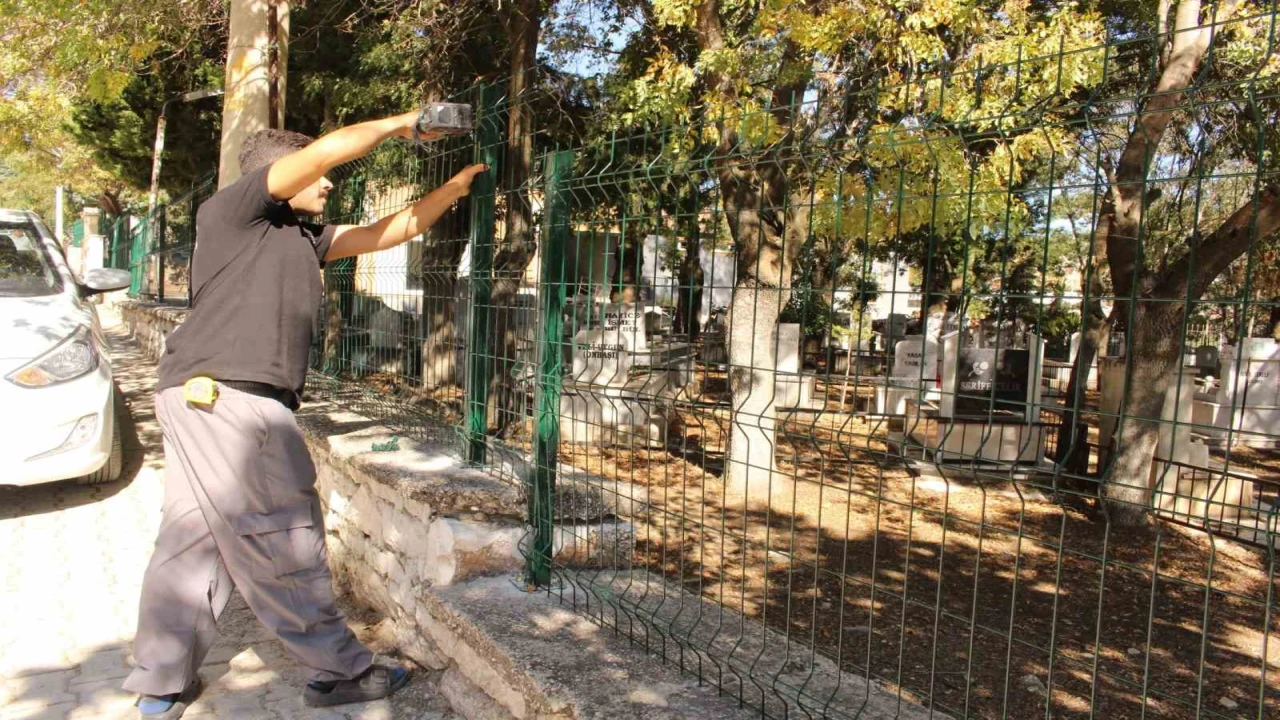 Elmalı Kızıltemeller Mezarlığında güvenlik ve çevre düzenlemesi