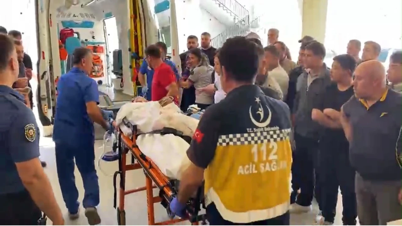 Gazipaşada hafriyat alanındaki iş makinesinin ana koluna sıkışan 15 yaşındaki çocuk yaralandı