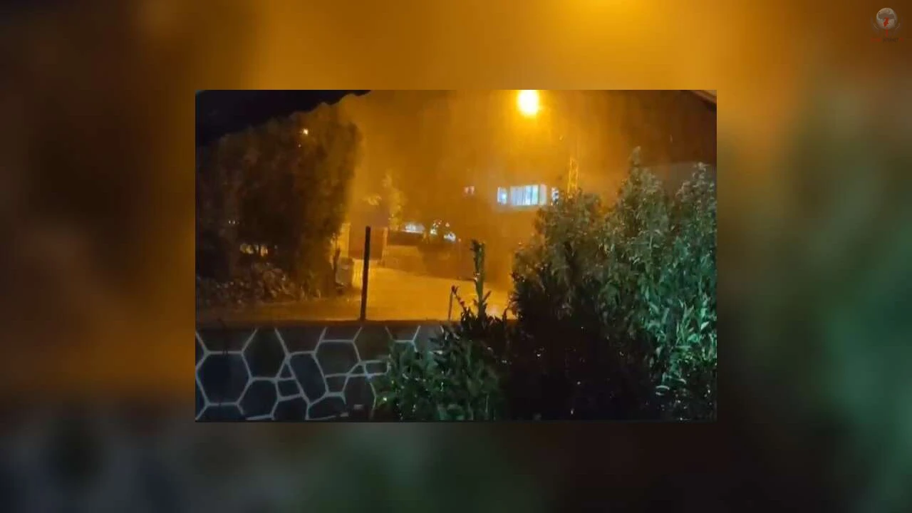 Hatayda ceviz büyüklüğünde dolu yağdı, bazı araçlar hasar gördü