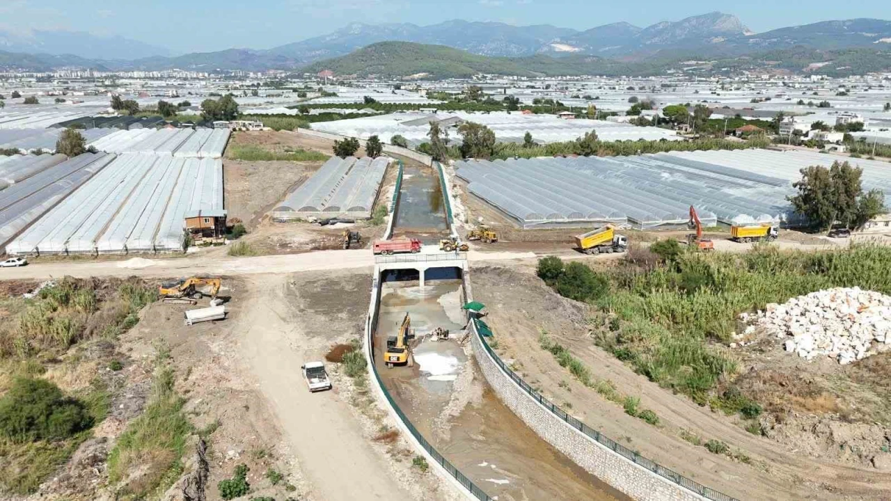 Kumlucada sel ve taşkınlara karşı yapılan projenin yüzde 20si tamamlandı