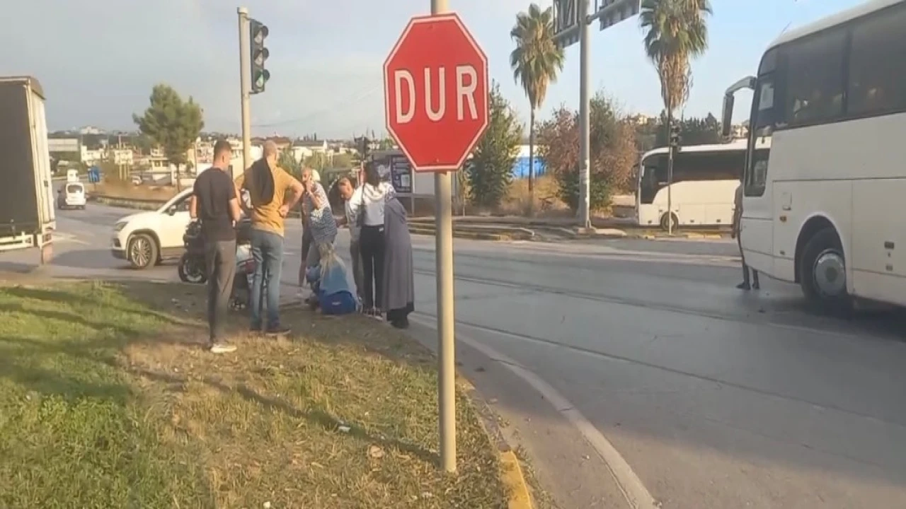 Manavgatta otel servisi ile motosiklet çarpıştı: 1 yaralı
