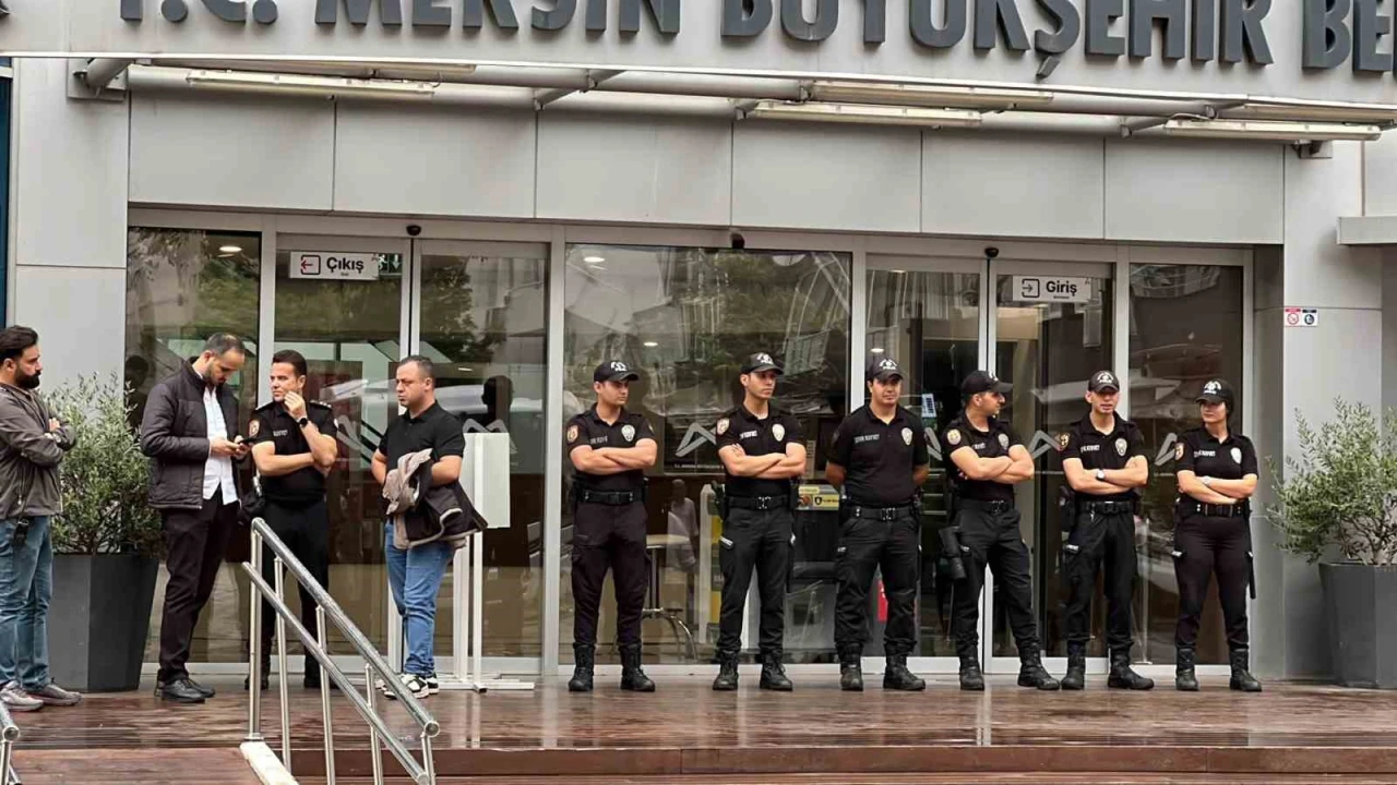 Mersin Büyükşehir Belediyesine operasyon: Başkan Seçer dahil 59 gözaltı
