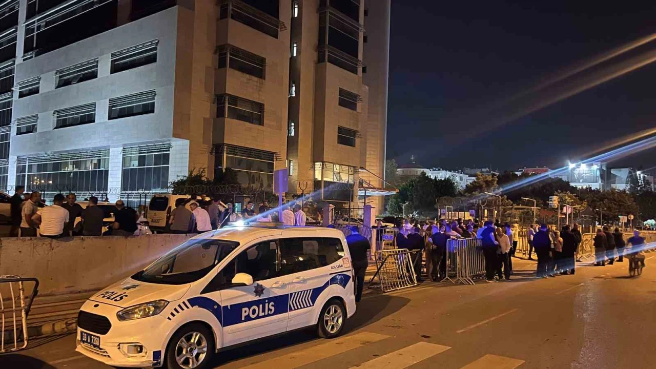 Mersinde Başkan Seçer dahil 3 belediye başkanı tutuklama talebiyle mahkemeye sevk edildi