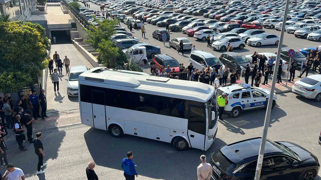 Mersindeki operasyonda tutuklanan Vahap Seçerinde aralarında olduğu 34 şüpheli cezaevine gönderildi