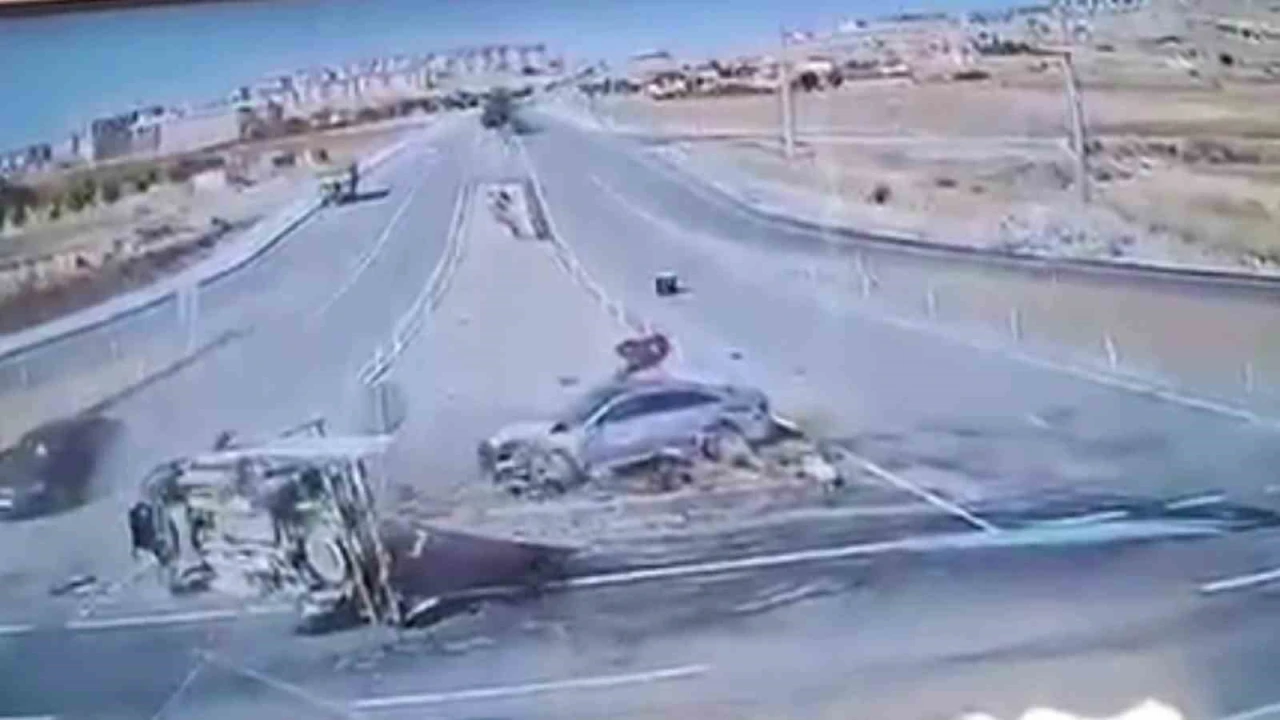 MHPli vekilin yaralandığı kaza kamerada