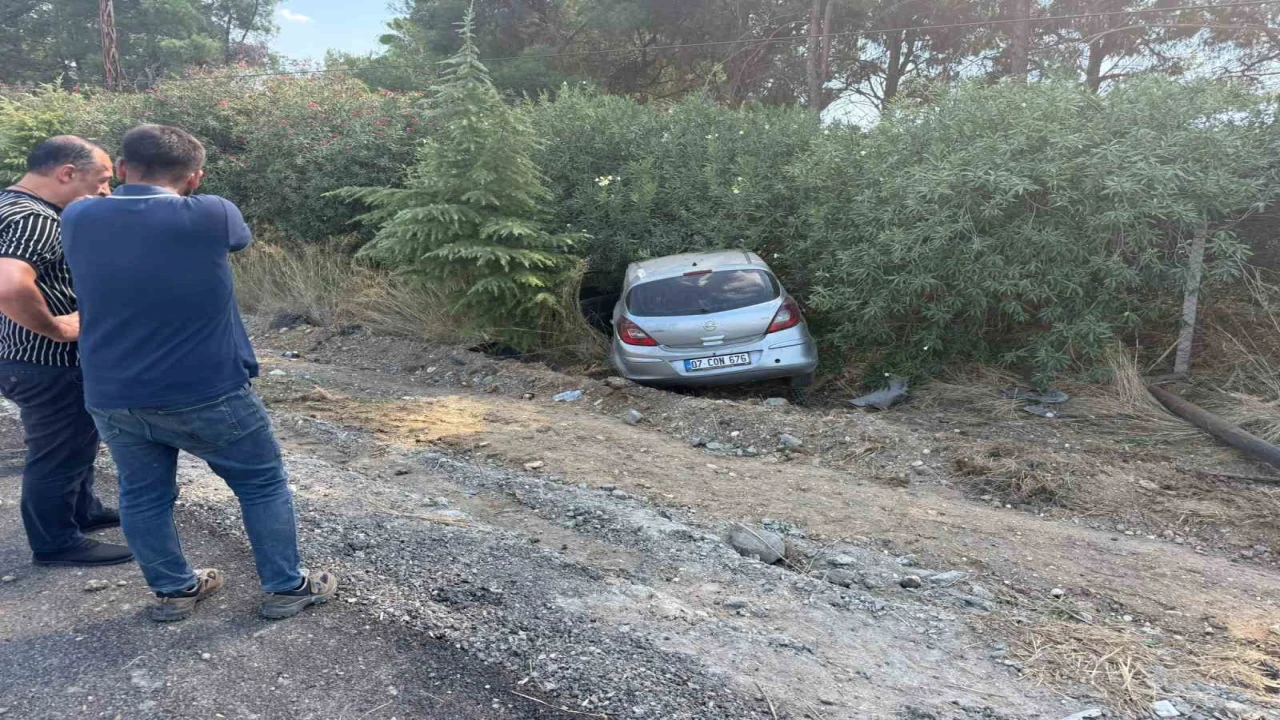 Serikte kontrolden çıkan otomobil şarampole yuvarlandı