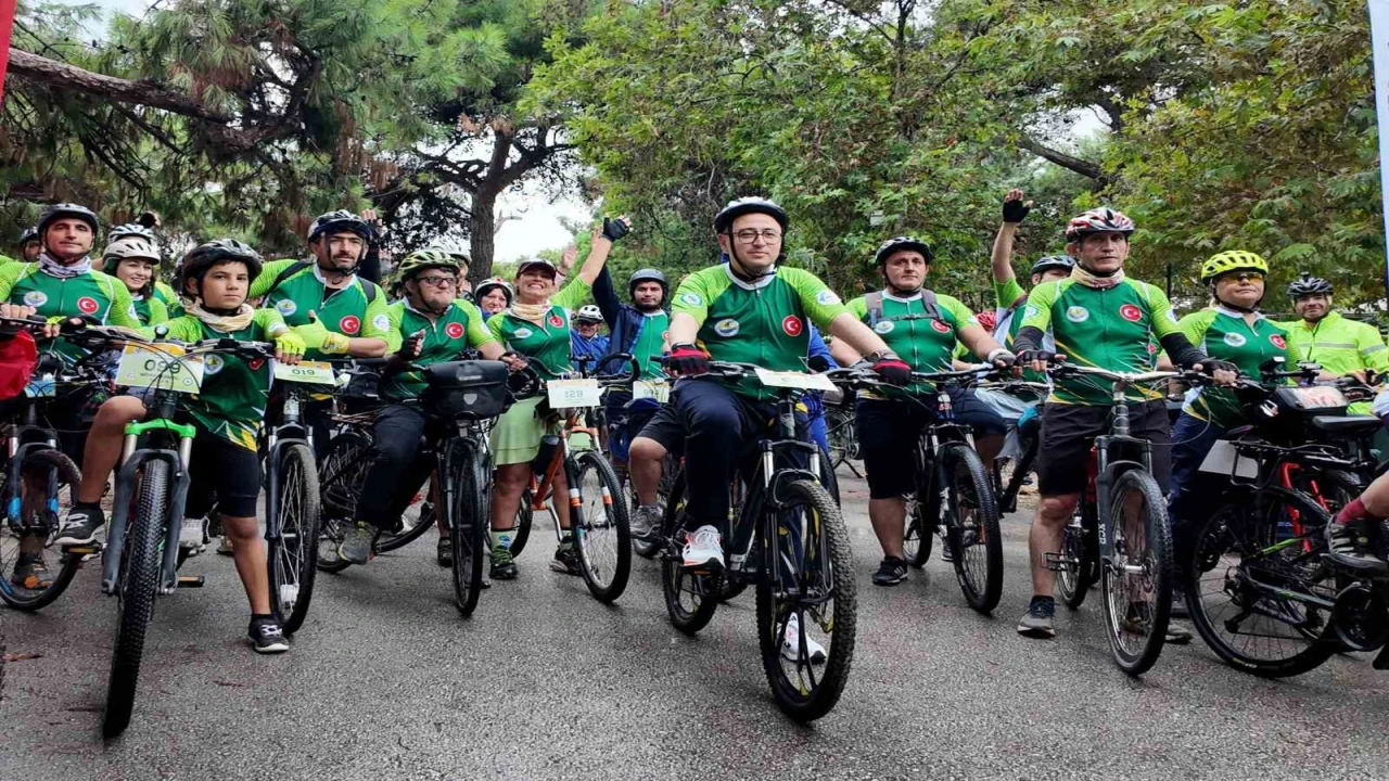 Tarih ve doğa içinde 160 bisikletli pedal çevirdi