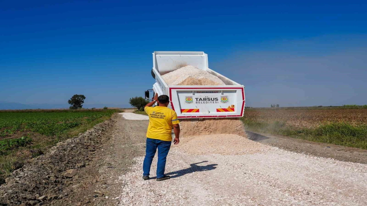 Tarsusta arazi yollarında bakım ve düzenleme çalışması