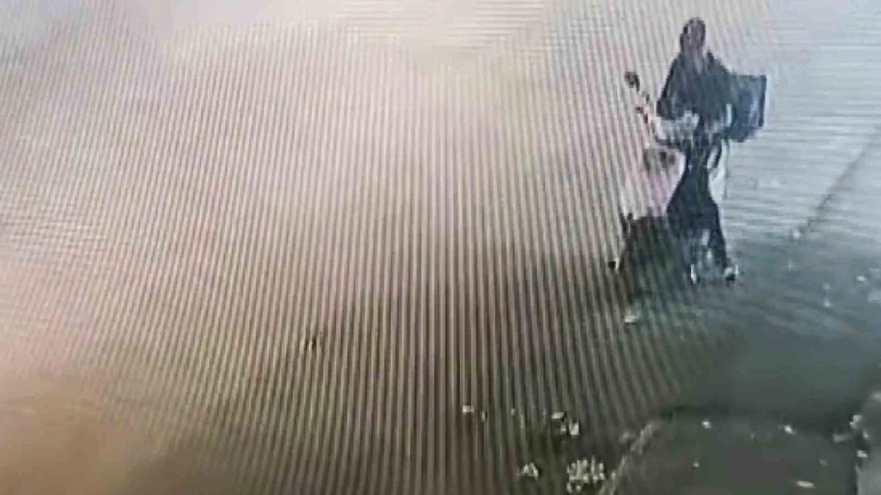Teslimata giden kuryenin motorunu çaldı: Hoşuma gitti savunması yaptı